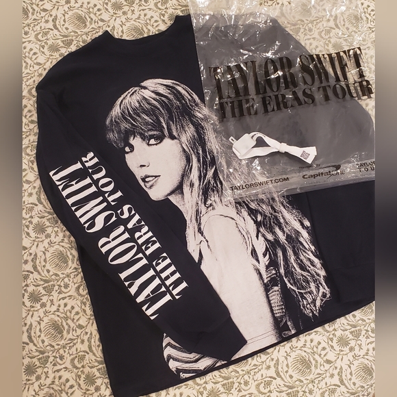 Taylor Swift The Eras Tour Long Sleeve Tshirt Bag Bracelet Bundle Size Small - Picture 3 of 8